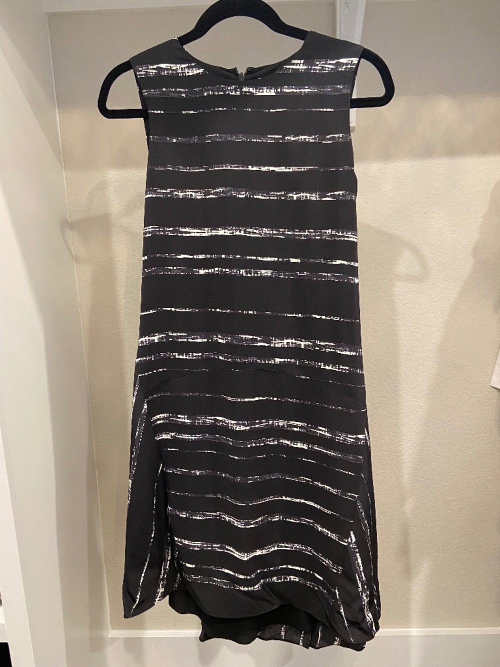 Vince Sleeveless Black-and-White Abstract Stripe Silk Dress